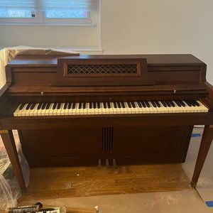 WURLITZER UPRIGHT PIANO 834055 - PICKUP ONLY